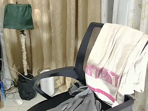 Pink Scarlet online show from 11.21.25