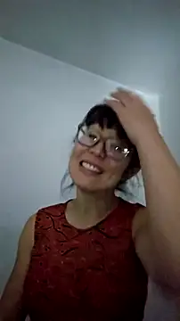 Snapshot of LeemaBean chatting on 10.18.25 LeemaBean online show from 10.18.25