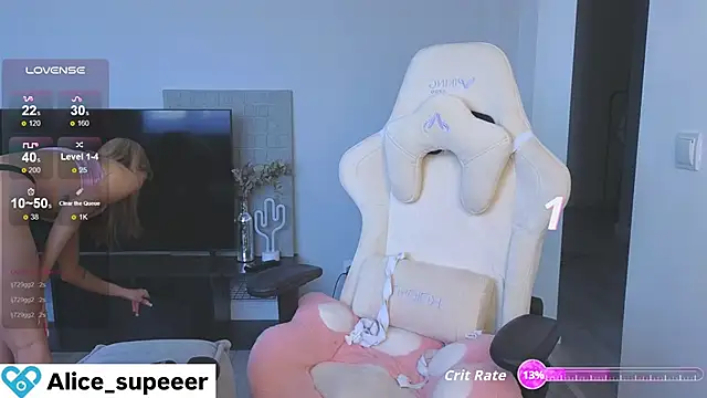 Snapshot of Alice_super_ chatting on 10.16.25 Alice super online show from 10.16.25