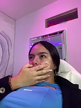 Snapshot of EmilyHarperr chatting on 10.21.25 EmilyHarperr online show from 10.21.25