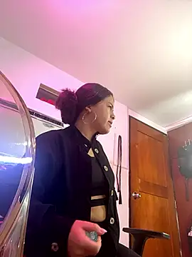 Snapshot of EmilyHarperr chatting on 10.22.25 EmilyHarperr online show from 10.22.25