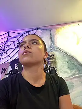 Snapshot of EmilyHarperr chatting on 10.29.25 EmilyHarperr online show from 10.29.25