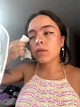 Snapshot of EmilyHarperr chatting on 11.27.25 EmilyHarperr online show from 11.27.25