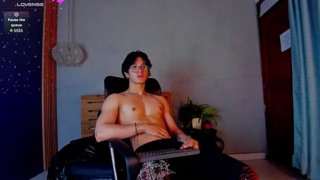 Snapshot of Markuss__ chatting on 09.19.25 Markuss online show from 09.19.25