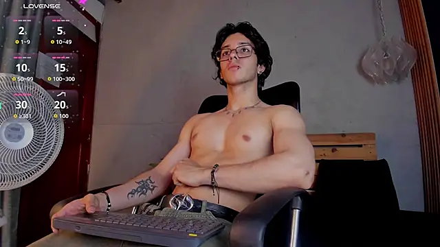 Snapshot of Markuss__ chatting on 09.24.25 Markuss online show from 09.24.25