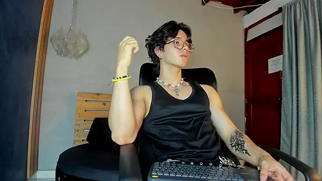 Snapshot of Markuss__ chatting on 10.16.25 Markuss online show from 10.16.25