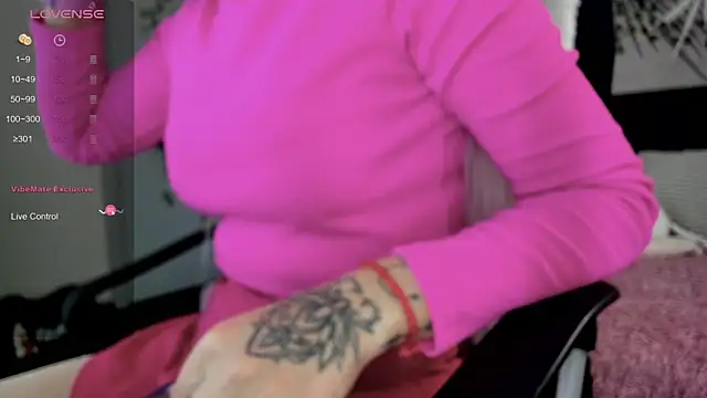 Kira Key online show from 12.02.25