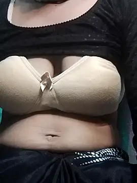 Snapshot of Hut_rotu_cute chatting on 10.07.25 Hut rotu cute online show from 10.07.25