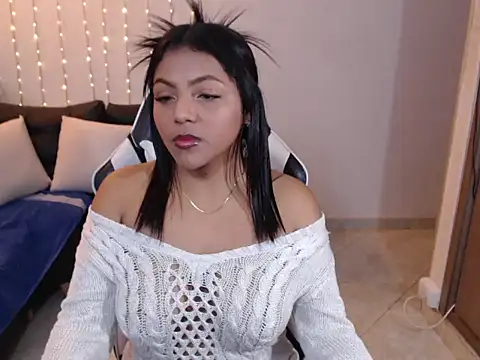 Snapshot of veronica_em1 chatting on 09.13.25 veronica em1 online show from 09.13.25