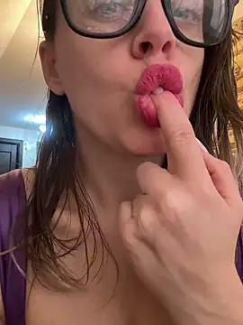 Snapshot of ladywithbigass chatting on 02.18.25 ladywithbigass online show from 02.18.25