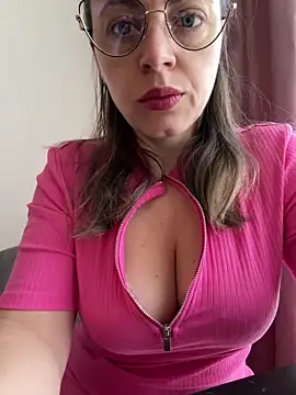 Snapshot of ladywithbigass chatting on 03.10.25 ladywithbigass online show from 03.10.25