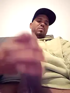 Snapshot of Danypeluche chatting on 11.20.25 Danypeluche online show from 11.20.25