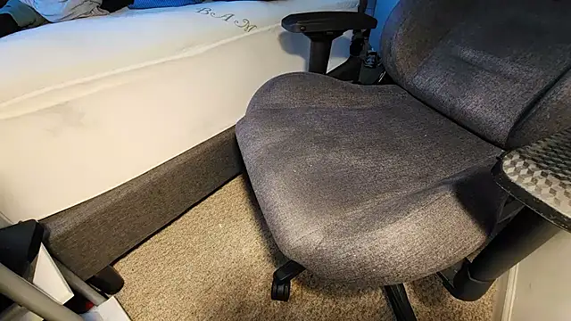 Snapshot of catt18 chatting on 10.01.25 catt18 online show from 10.01.25