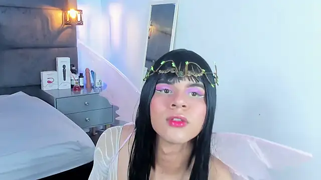 Slenna Moon online show from 10.31.25