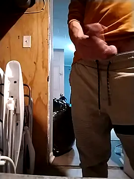 Snapshot of rosembertg chatting on 11.08.25 rosembertg online show from 11.08.25