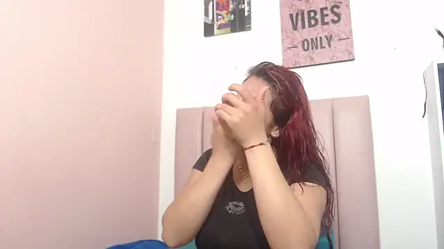 Chloe Wiild online show from 11.02.25