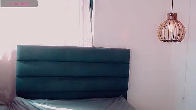 Madiso Santiel online show from 12.04.25