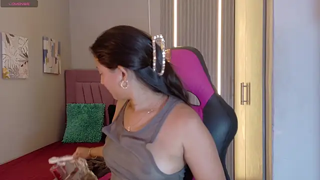 Laly Cherry  online show from 11.05.25