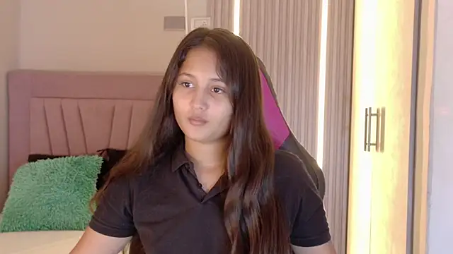 Laly Cherry  online show from 11.13.25