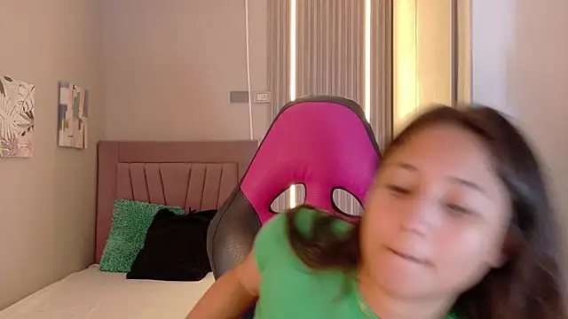 Laly Cherry  online show from 11.25.25