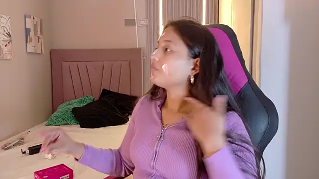 Laly Cherry  online show from 11.26.25