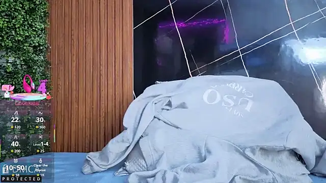 Kiara Zahiri   online show from 10.20.25