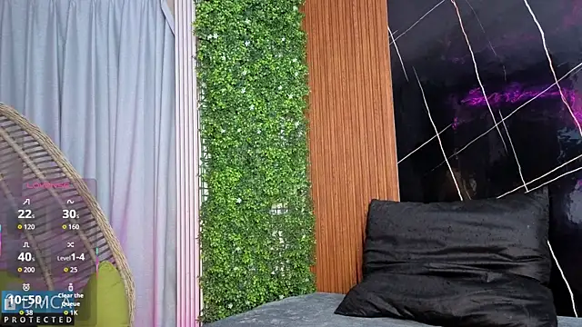 Kiara Zahiri   online show from 11.13.25