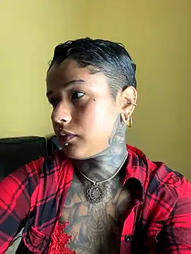 Snapshot of xbigpeach chatting on 09.11.25 xbigpeach online show from 09.11.25