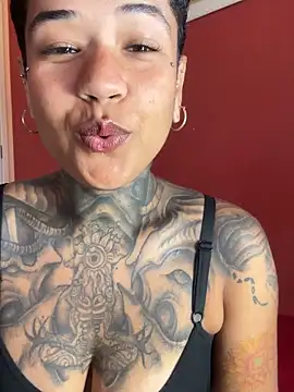 Snapshot of xbigpeach chatting on 10.06.25 xbigpeach online show from 10.06.25