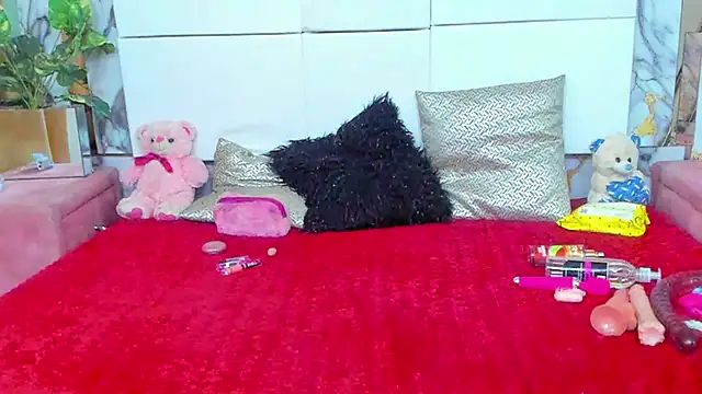 KloeANDbritany online show from 10.25.25