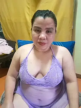 hotlyn45 online show from 10.17.25