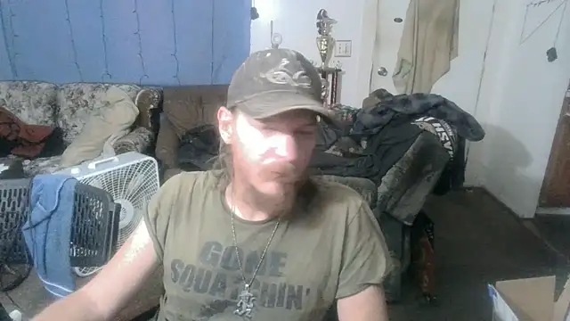 Snapshot of Poundtown1226 chatting on 09.28.25 Poundtown1226 online show from 09.28.25