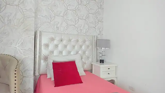 Snapshot of amara_rousse chatting on 09.19.25 amara rousse online show from 09.19.25