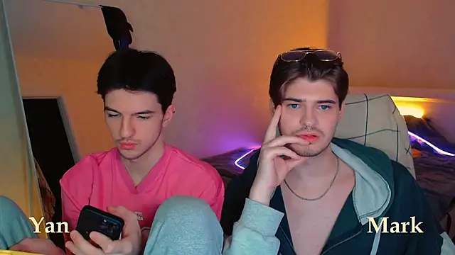 Snapshot of itsyanbb chatting on 09.17.25 itsyanbb online show from 09.17.25