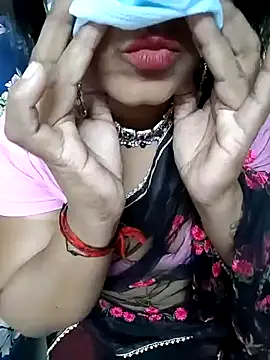 Snapshot of tamilmaha12 chatting on 09.28.25 tamilmaha12 online show from 09.28.25