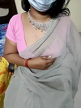 Snapshot of tamilmaha12 chatting on 10.16.25 tamilmaha12 online show from 10.16.25