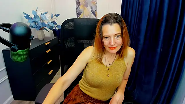Snapshot of NikaStraitlive chatting on 10.03.25 NikaStraitlive online show from 10.03.25