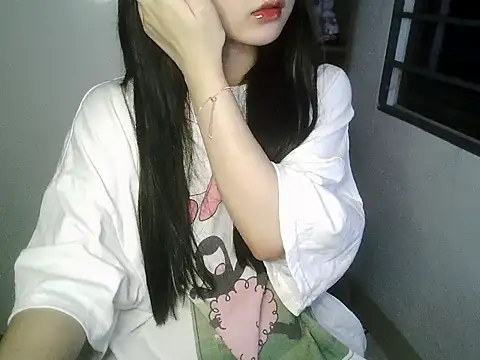 Snapshot of Annabelle-e chatting on 10.10.25 Annabelle-e online show from 10.10.25