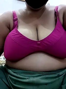 Snapshot of Rakhi_sawant143 chatting on 09.11.25 Rakhi sawant143 online show from 09.11.25