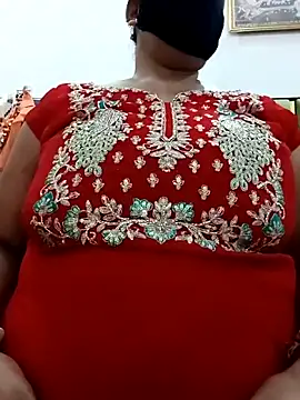 Snapshot of Rakhi_sawant143 chatting on 10.26.25 Rakhi sawant143 online show from 10.26.25