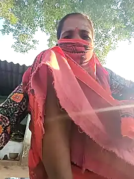 Snapshot of Hot-honi chatting on 10.05.25 Hot-honi online show from 10.05.25