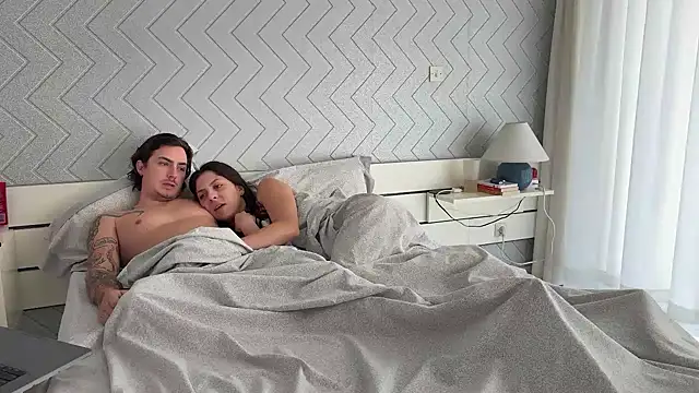 Snapshot of Cam-FrenchKiss chatting on 09.21.25 Cam-FrenchKiss online show from 09.21.25