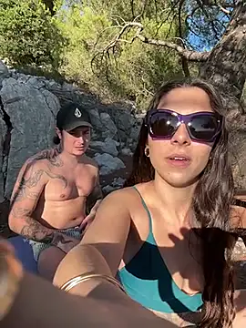 Snapshot of Cam-FrenchKiss chatting on 09.29.25 Cam-FrenchKiss online show from 09.29.25