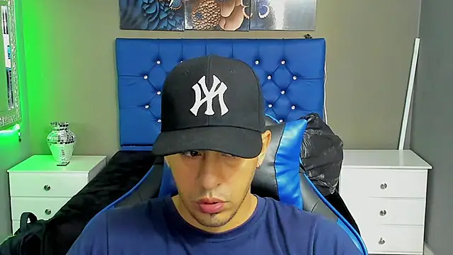 Snapshot of AngelAndChris chatting on 09.24.25 AngelAndChris online show from 09.24.25