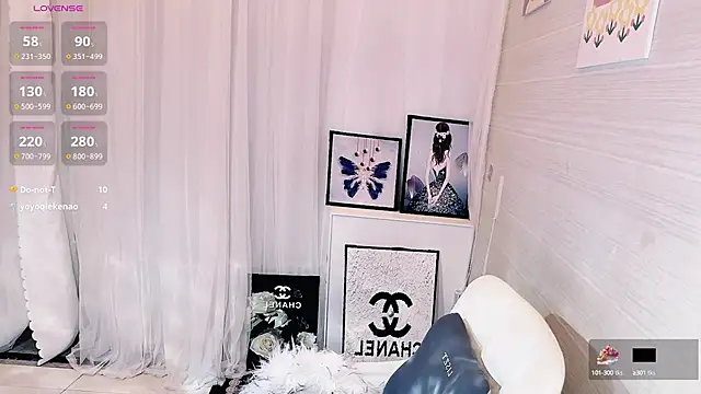 Snapshot of Scarlett-oracle chatting on 09.13.25 Scarlett-oracle online show from 09.13.25