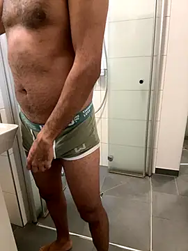 Snapshot of Moan_King chatting on 10.14.25 Moan King online show from 10.14.25