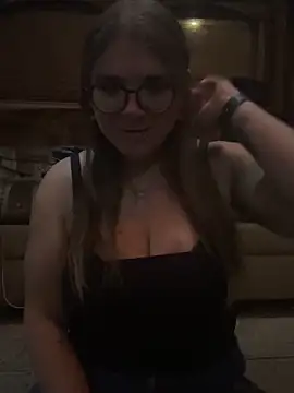 Snapshot of adventuresinsky chatting on 10.06.25 adventuresinsky online show from 10.06.25