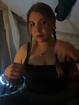 Snapshot of adventuresinsky chatting on 11.08.25 adventuresinsky online show from 11.08.25