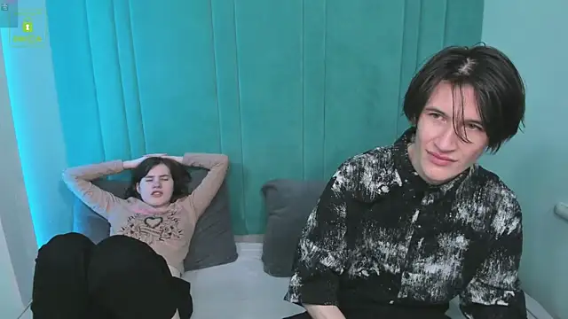 Snapshot of ViviaraNGendy chatting on 10.12.25 ViviaraNGendy online show from 10.12.25