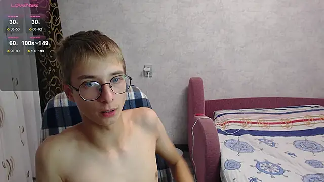 Snapshot of glasses_cat chatting on 09.09.25 glasses cat online show from 09.09.25